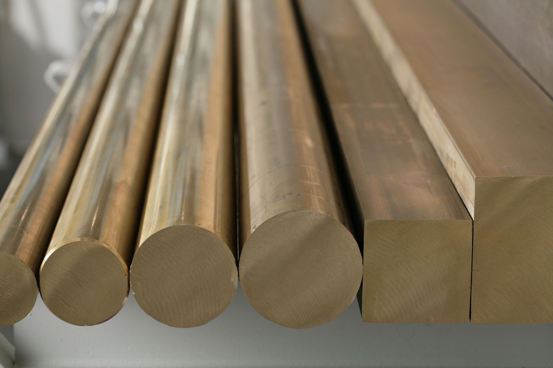 Kupfer (auch Cu-OF), Messing, Rotguss, Gussbronze u.v.m.